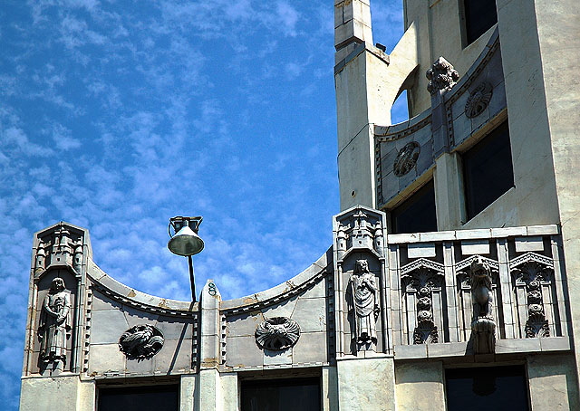 Hollywood First National Bank (6777 Hollywood Boulevard, at Highland)