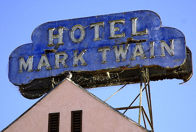 Hotel Mark Twain, Hollywood
