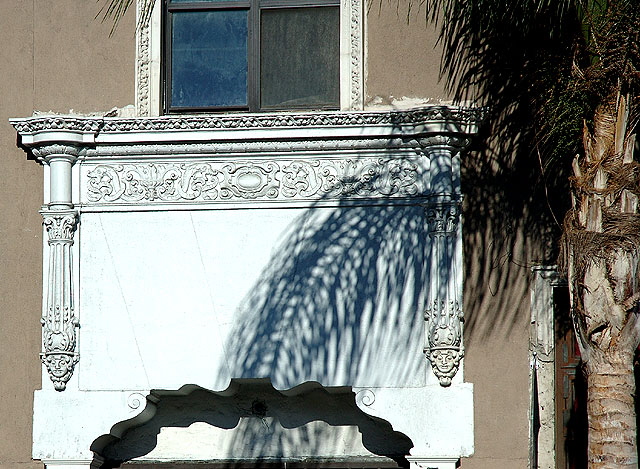 White wall with palm, North Cahuenga Boulevard in Hollywood 
