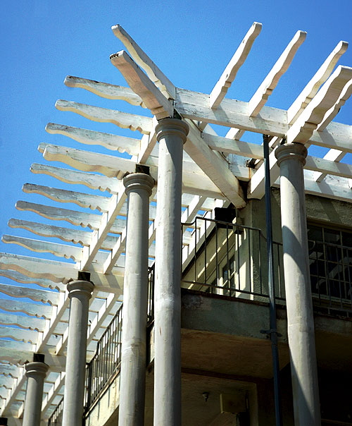 Odd roof treatment, Oceanfront Walk, Venice Beach 