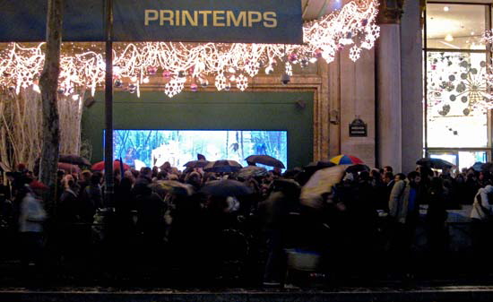 Sidewalk at Printemps Haussmann, Christmas 2007