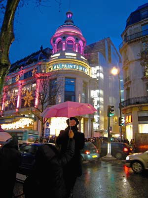 Sidewalk at Printemps Haussmann, Christmas 2007