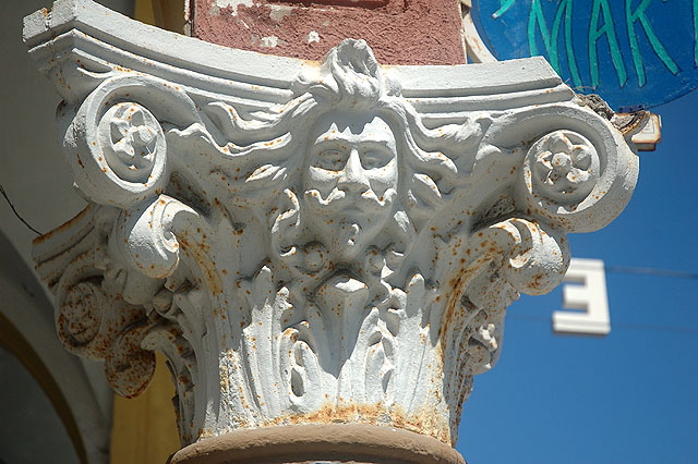 Face on column, Venice Beach 