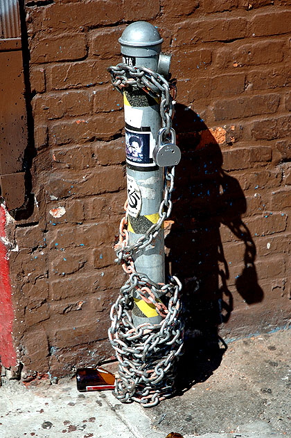 Chain, post, lock, stickers - Hollywood