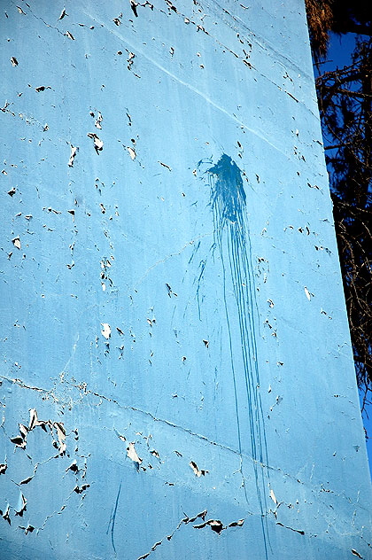 Blue wall - Hayworth at La Brea, Hollywood