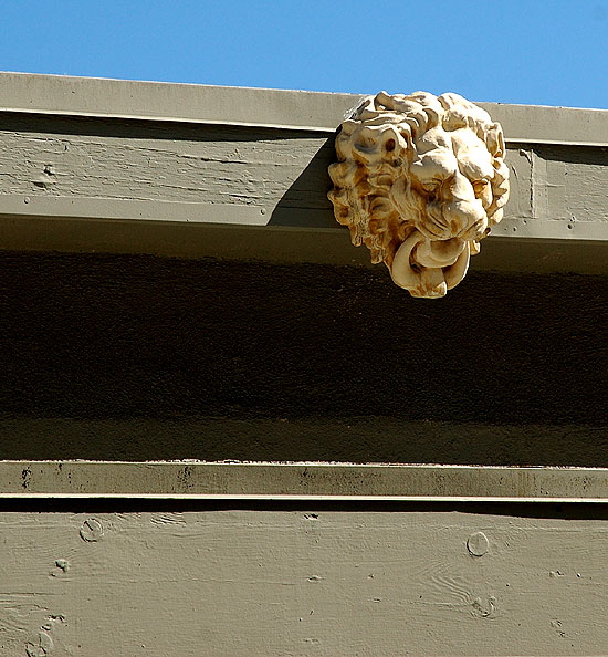 Lion on abandoned apartment building, Palm Avenue, West Hollywood
