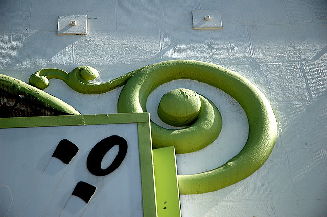 Green curl, liquor store wall, Theater Row, Santa Monica Boulevard