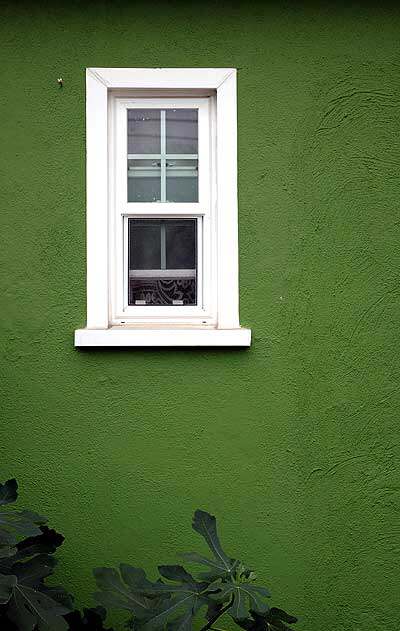 Green wall - Granville Avenue at Pico, West Los Angeles 