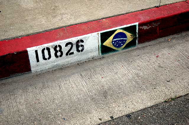 Painted curb at the Brazilian Mall, 10826 Venice Boulevard, Culver City