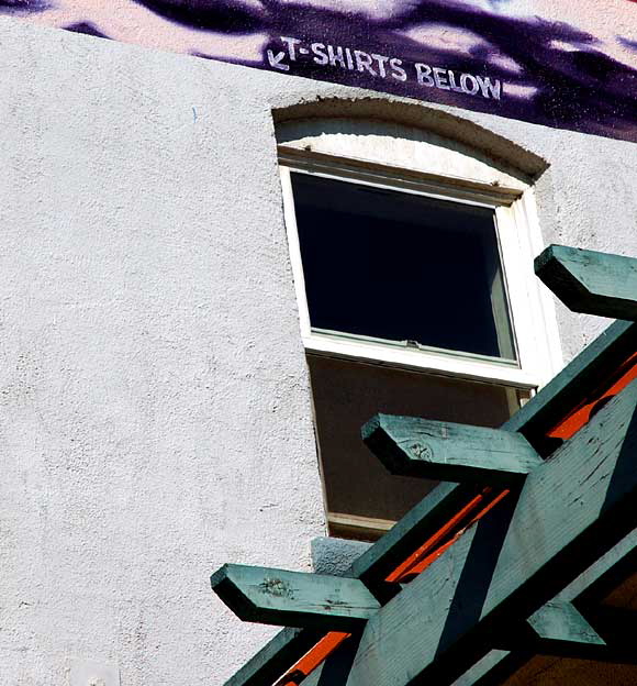 T-Shirt note on stucco wall Oceanfront Walk, Venice Beach