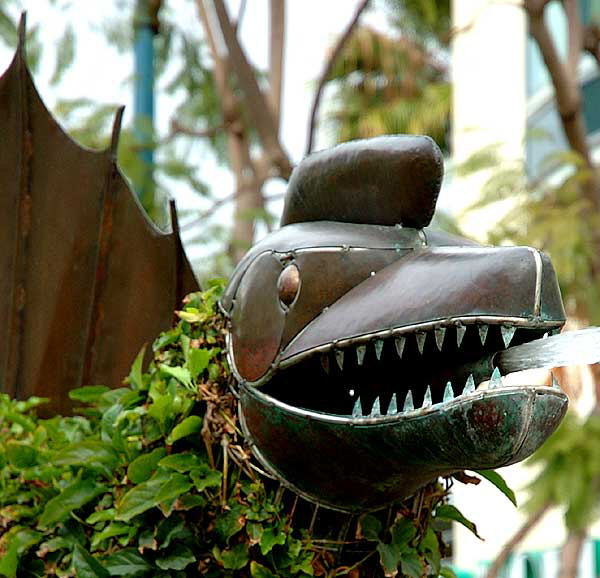 Topiary dinosaur, Third Street Promenade, Santa Monica