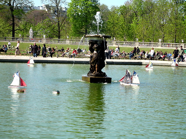 Luxembourg Garden (Jardin du Luxembourg) - the pond -