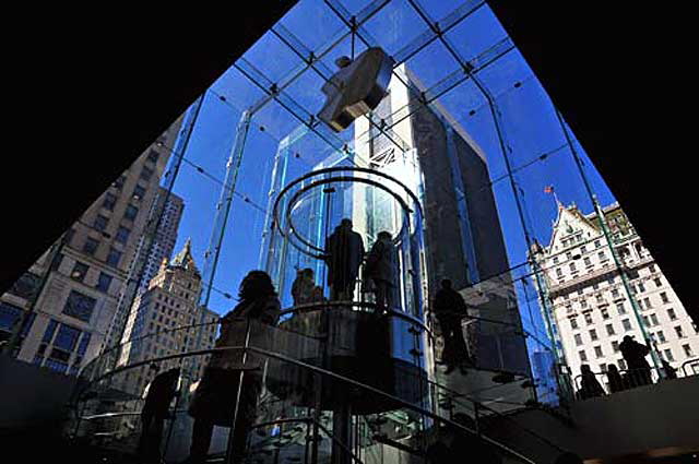 Apple Store, NYC - photo Ric Erickson