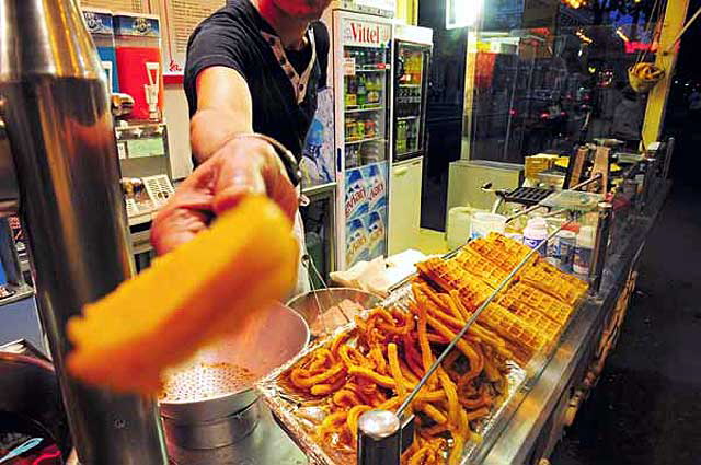 Montparnasse, Paris, Friday night, August 15, 2008, Churros Vendor