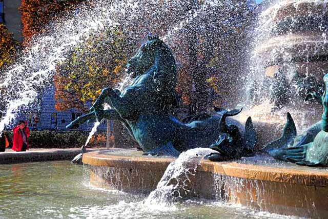 Paris, Saturday, September 27, 2008: "The Marco Polo fountain was flinging away with lots of spray"