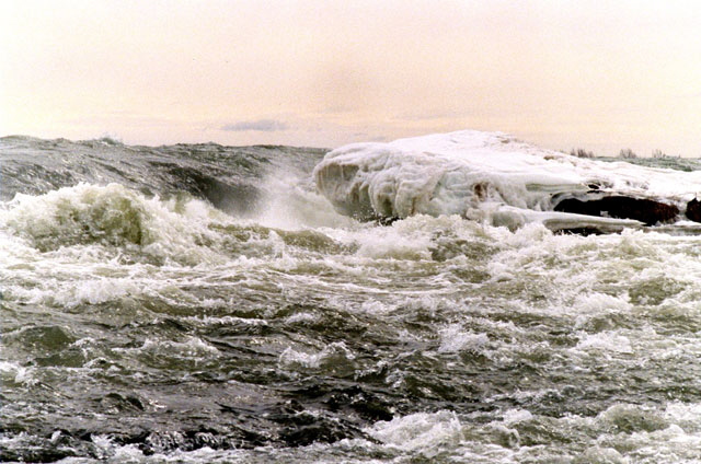 Ice flow above Horseshoe Falls