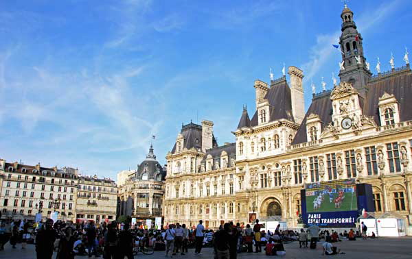 The 2007 Rugby World Cup on screen at the Htel de Ville, Paris Saturday, September 8, 2007