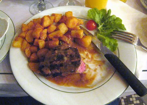 Le Select - We both had some unknown cut of steak. Served with roasted chunks of potato, some sauce and a miniature tomato lounging on a lonely lettuce leaf. It didn't look much better than it sounded but it tasted fine. Appearances can be deceiving. Size doesn't count. 