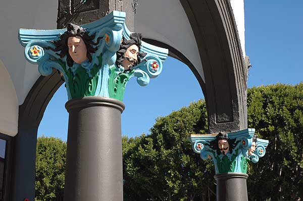 Venice Beach columns - 9 Feb 2006