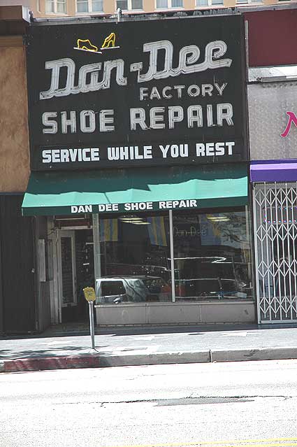 Dan-Dee Shoe Repair on Vine