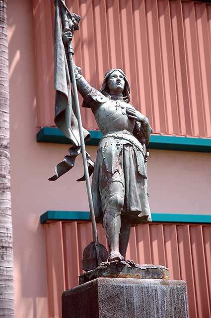 Los Angeles' Chinatown - the statue of Joan of Arc