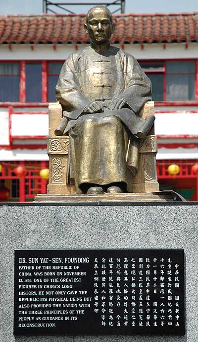 Sun Yat-Sen statue - Los Angeles' Chinatown 