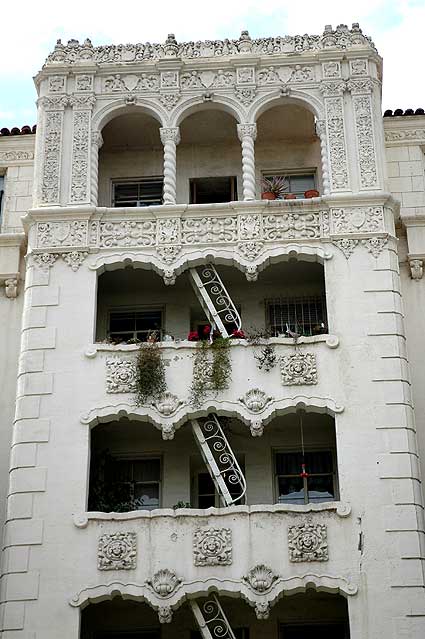 Italianate apartment building in Hollywood...