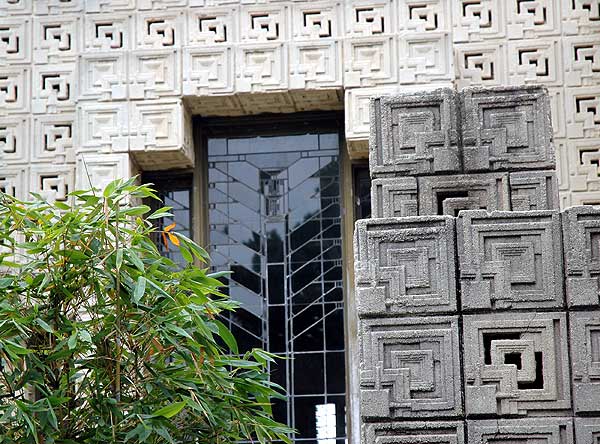 Ennis House - Frank Lloyd Wright - 12/18/05