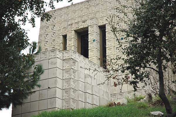 Ennis House - Frank Lloyd Wright - 12/18/05