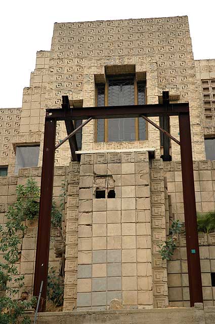 Ennis House - Frank Lloyd Wright - 12/18/05