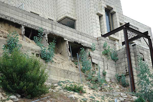 Ennis House - Frank Lloyd Wright - 12/18/05