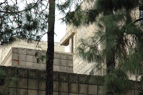 Ennis House - Frank Lloyd Wright - 12/18/05