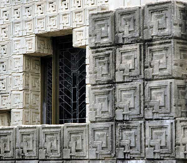 Ennis House - Frank Lloyd Wright - 12/18/05