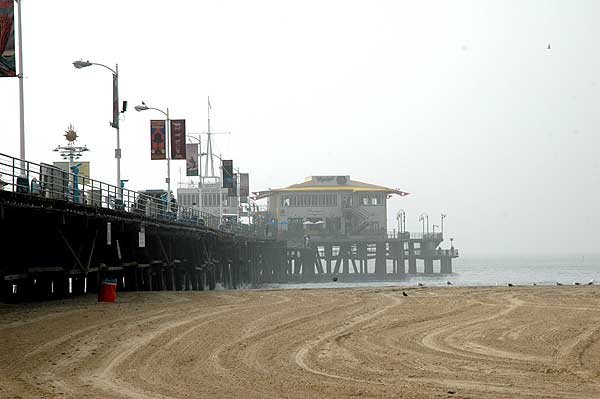 Santa Monica Municipal Pier, 1 December 2005 