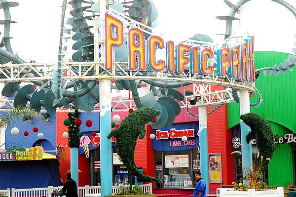 Santa Monica Municipal Pier, 1 December 2005 