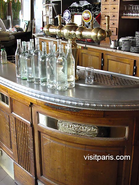 An old zinc bar - Paris
