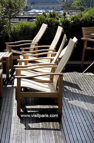 Samaritaine - chairs on rooftop