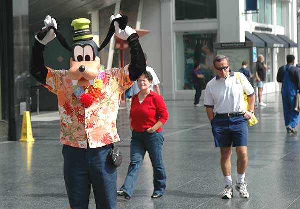 Goofy on Hollywood Blvd - 2005