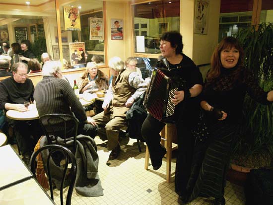 Café Insolite, Paris, 6 January 2006