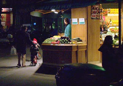 Paris grocery, night - February 2006