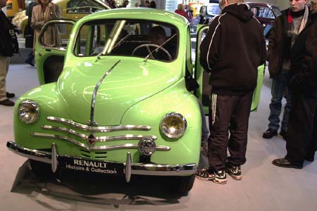 More humble a classic Renault 4cv and a Mini that evoke the sprit of the 