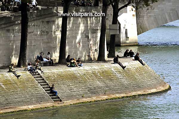 Paris lunch... on the Seine