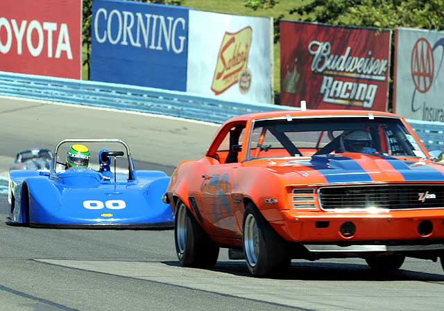 Lola T598 on the heels of a Z28 